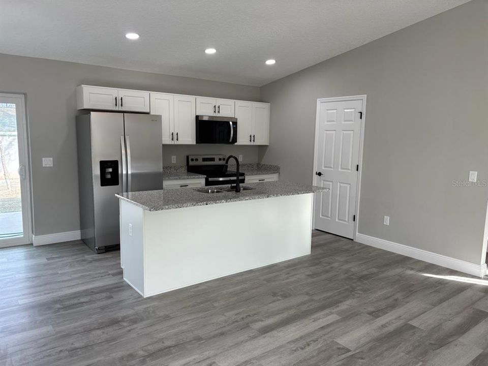 For Sale: $224,900 (3 beds, 2 baths, 1264 Square Feet)