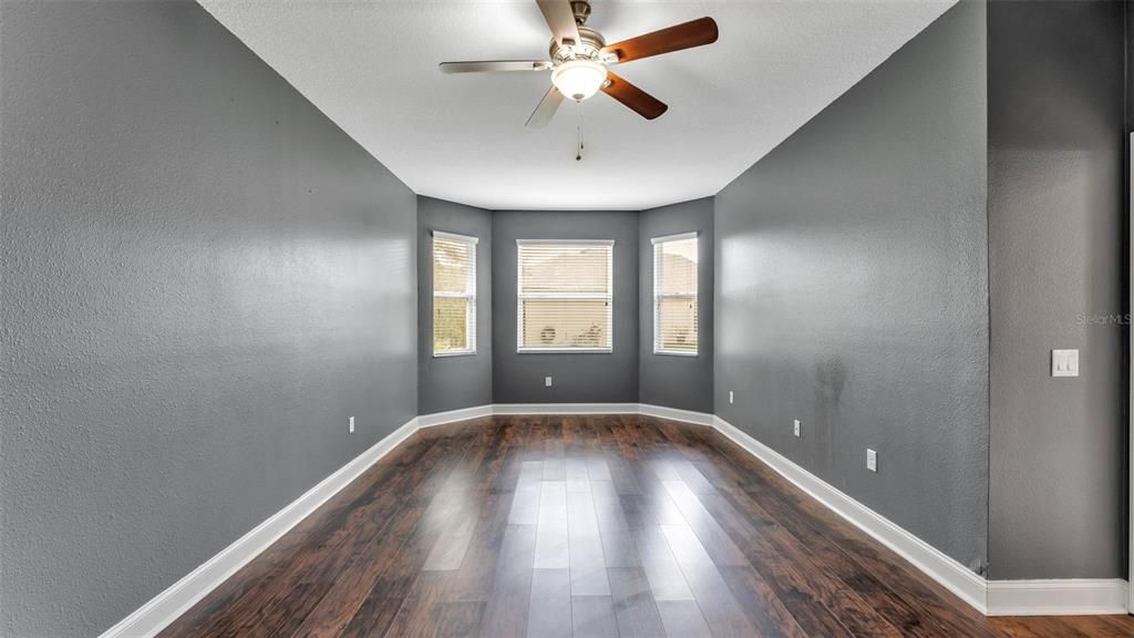 For Sale: $360,000 (4 beds, 2 baths, 1981 Square Feet)