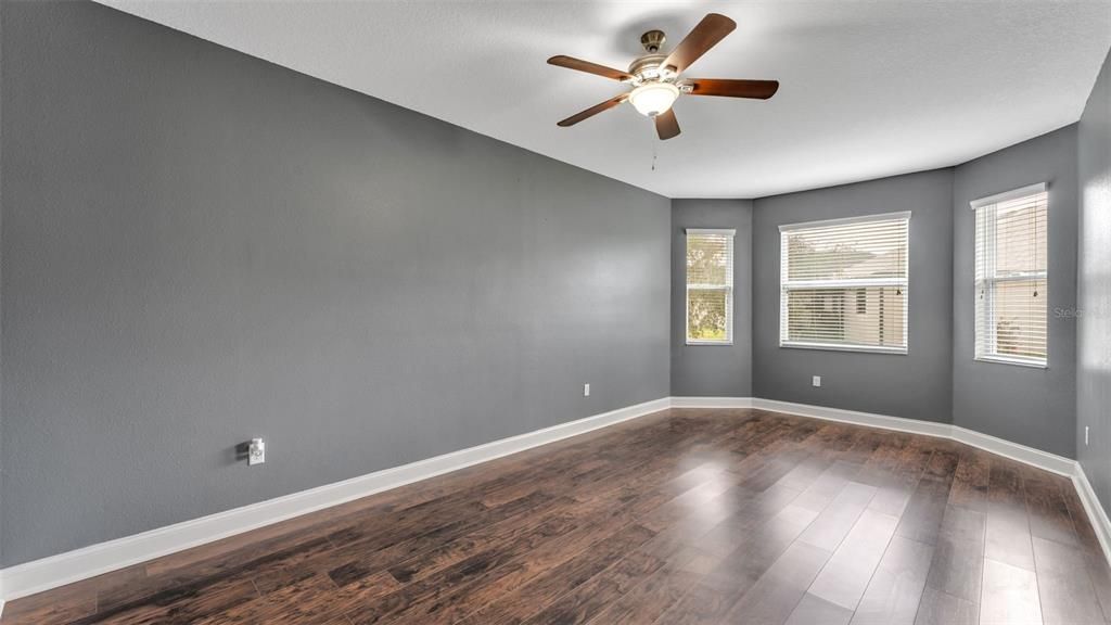 For Sale: $360,000 (4 beds, 2 baths, 1981 Square Feet)