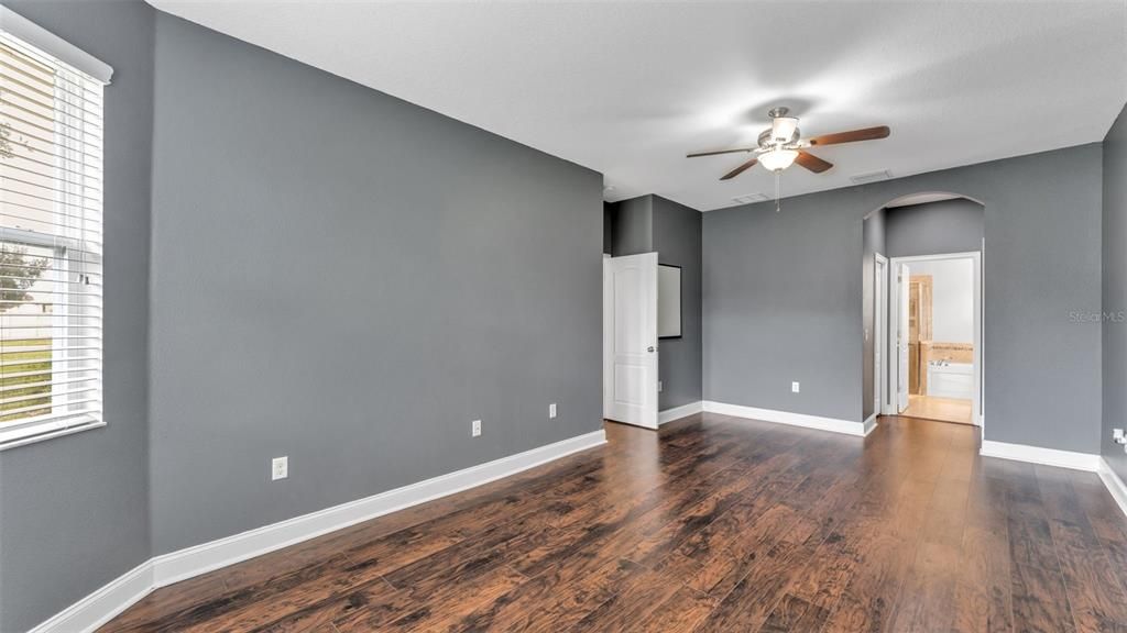 For Sale: $360,000 (4 beds, 2 baths, 1981 Square Feet)