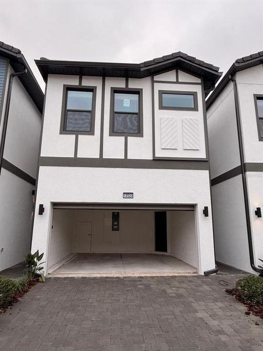 最近售出: $729,940 (5 贝兹, 5 浴室, 1947 平方英尺)