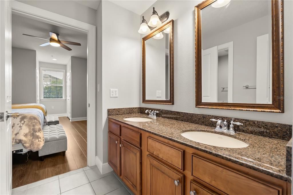 En Venta: $359,000 (3 camas, 2 baños, 2069 Pies cuadrados)