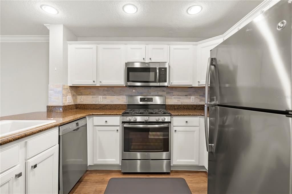 En Venta: $359,000 (3 camas, 2 baños, 2069 Pies cuadrados)