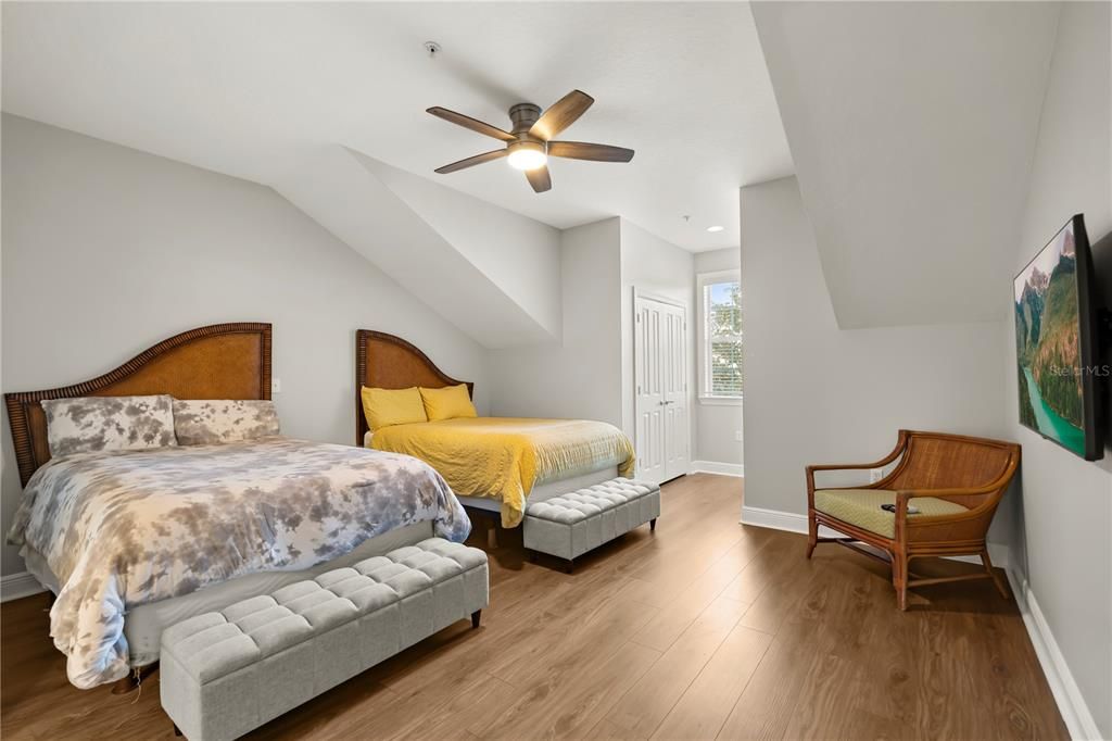 En Venta: $359,000 (3 camas, 2 baños, 2069 Pies cuadrados)