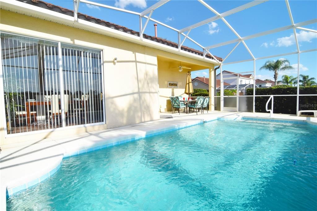 For Sale: $325,000 (3 beds, 2 baths, 1373 Square Feet)