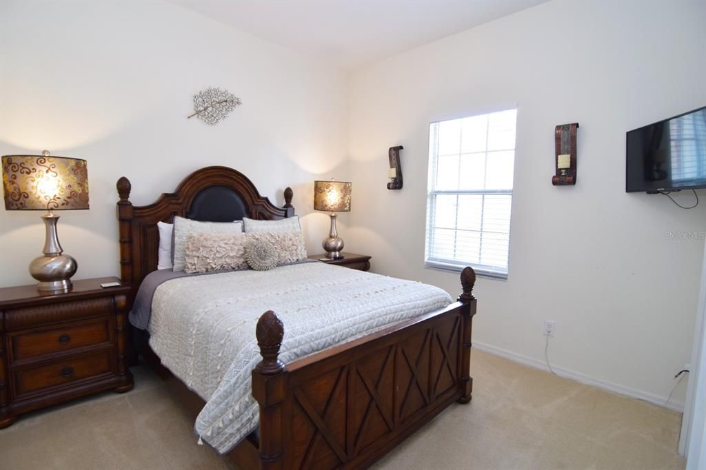 For Sale: $325,000 (3 beds, 2 baths, 1373 Square Feet)