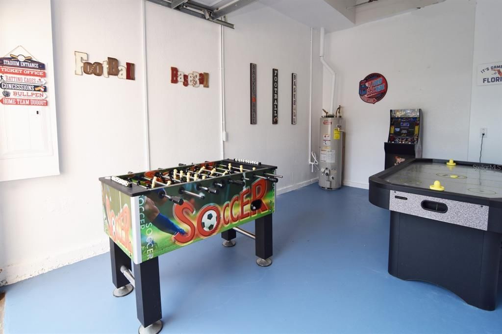 For Sale: $325,000 (3 beds, 2 baths, 1373 Square Feet)