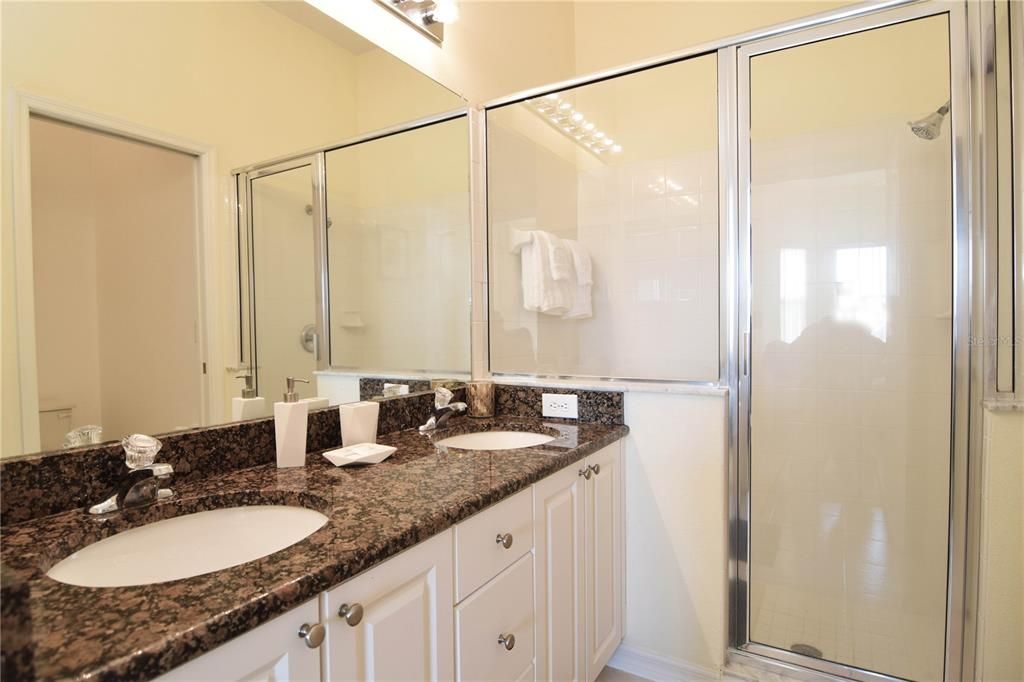 For Sale: $325,000 (3 beds, 2 baths, 1373 Square Feet)