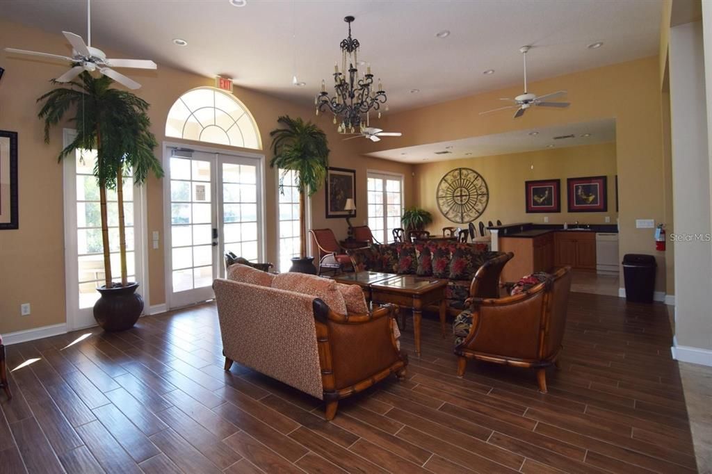 For Sale: $325,000 (3 beds, 2 baths, 1373 Square Feet)