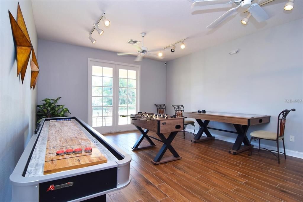 For Sale: $325,000 (3 beds, 2 baths, 1373 Square Feet)