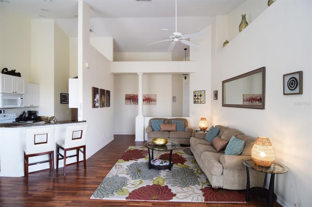 For Sale: $325,000 (3 beds, 2 baths, 1373 Square Feet)