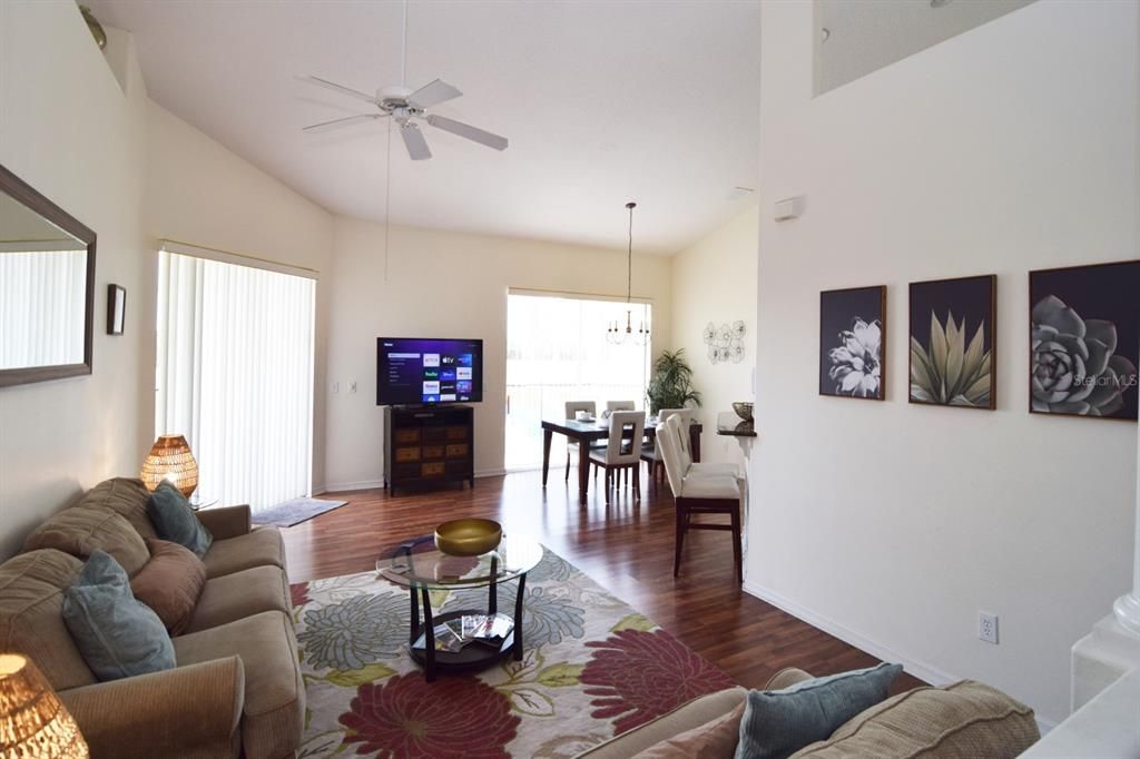 For Sale: $325,000 (3 beds, 2 baths, 1373 Square Feet)
