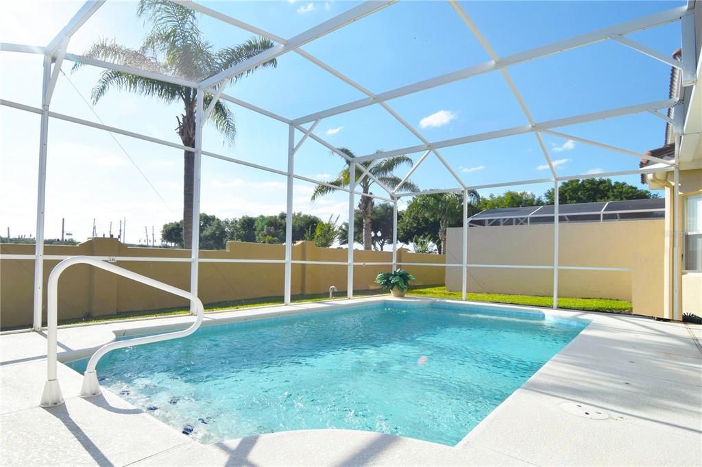 For Sale: $325,000 (3 beds, 2 baths, 1373 Square Feet)