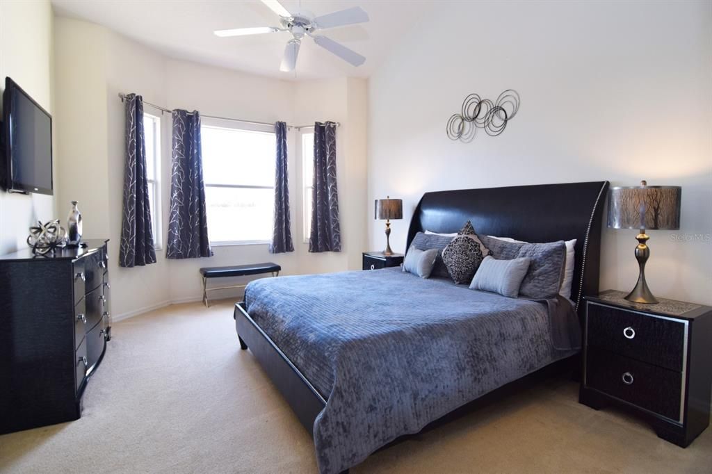 For Sale: $325,000 (3 beds, 2 baths, 1373 Square Feet)