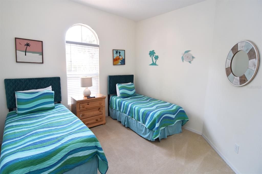 For Sale: $325,000 (3 beds, 2 baths, 1373 Square Feet)