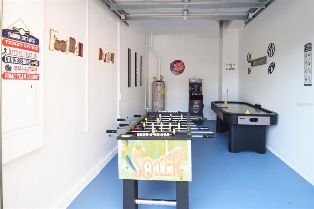 For Sale: $325,000 (3 beds, 2 baths, 1373 Square Feet)