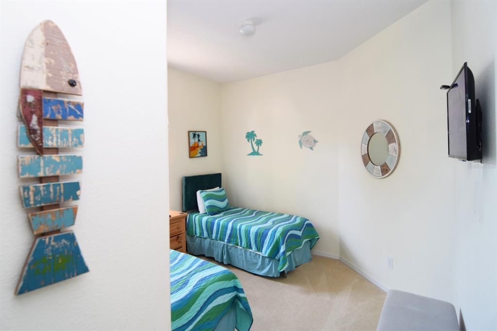 For Sale: $325,000 (3 beds, 2 baths, 1373 Square Feet)