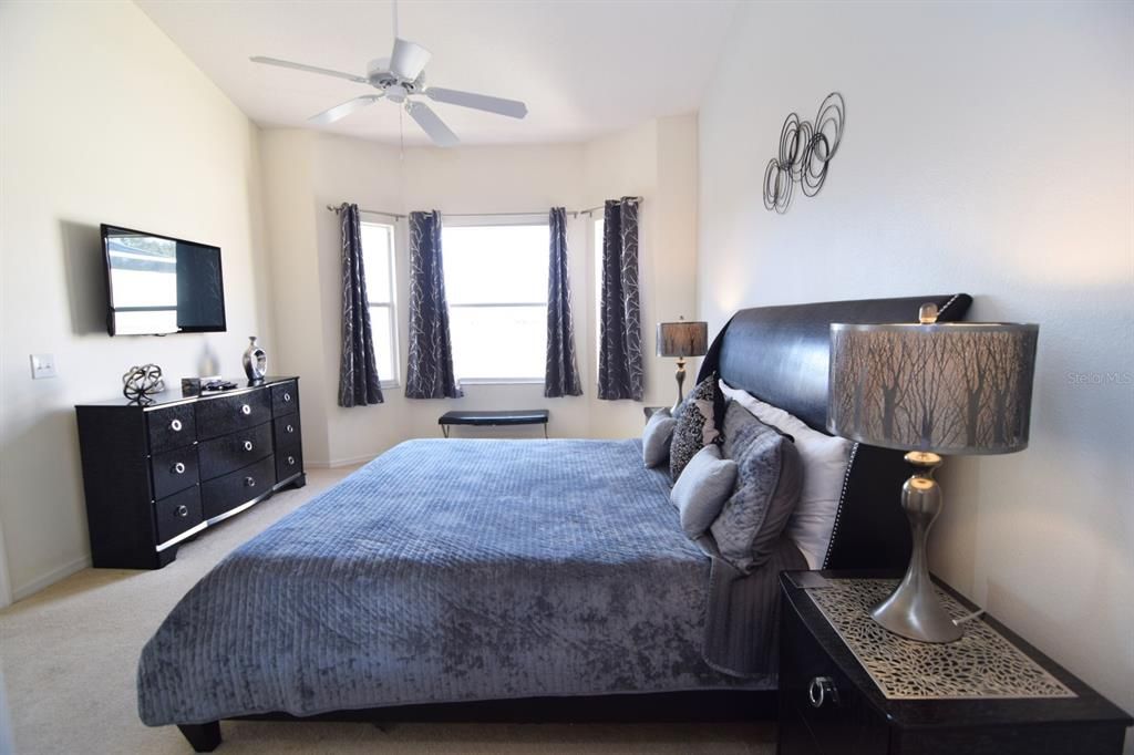 For Sale: $325,000 (3 beds, 2 baths, 1373 Square Feet)