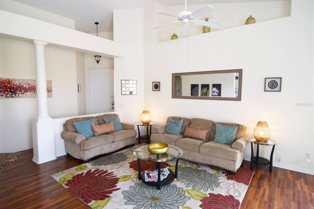 For Sale: $325,000 (3 beds, 2 baths, 1373 Square Feet)