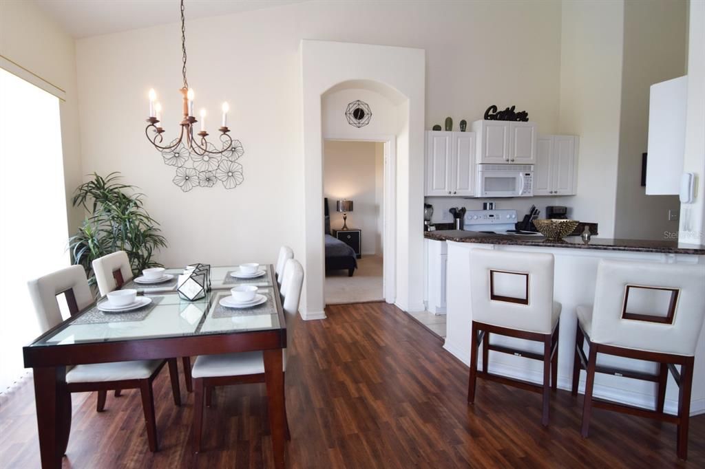 For Sale: $325,000 (3 beds, 2 baths, 1373 Square Feet)