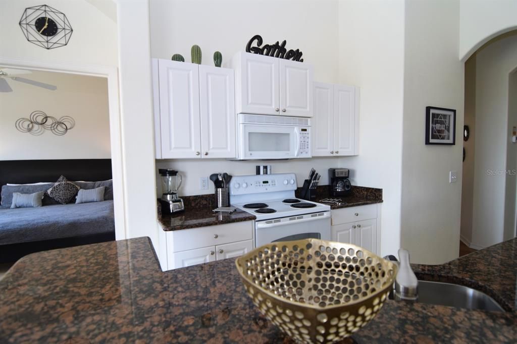 For Sale: $325,000 (3 beds, 2 baths, 1373 Square Feet)