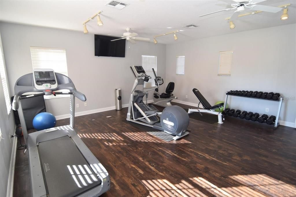 For Sale: $325,000 (3 beds, 2 baths, 1373 Square Feet)