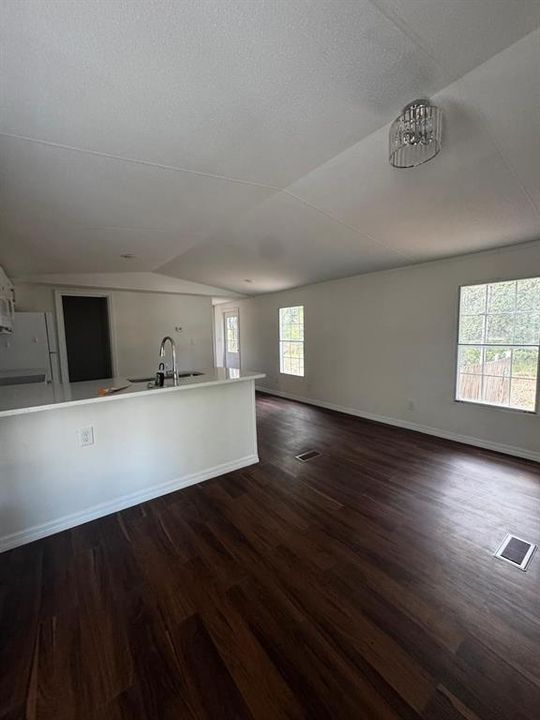 待售: $155,500 (2 贝兹, 2 浴室, 896 平方英尺)