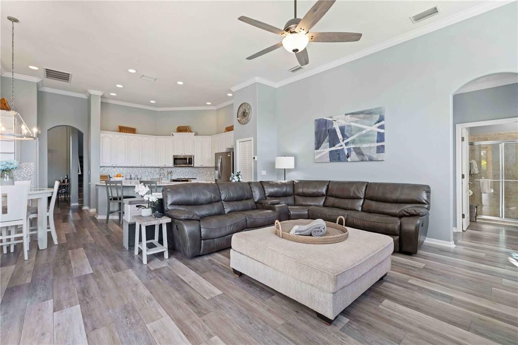 На продажу: $799,999 (5 спален, 4 ванн, 3466 Квадратных фут)