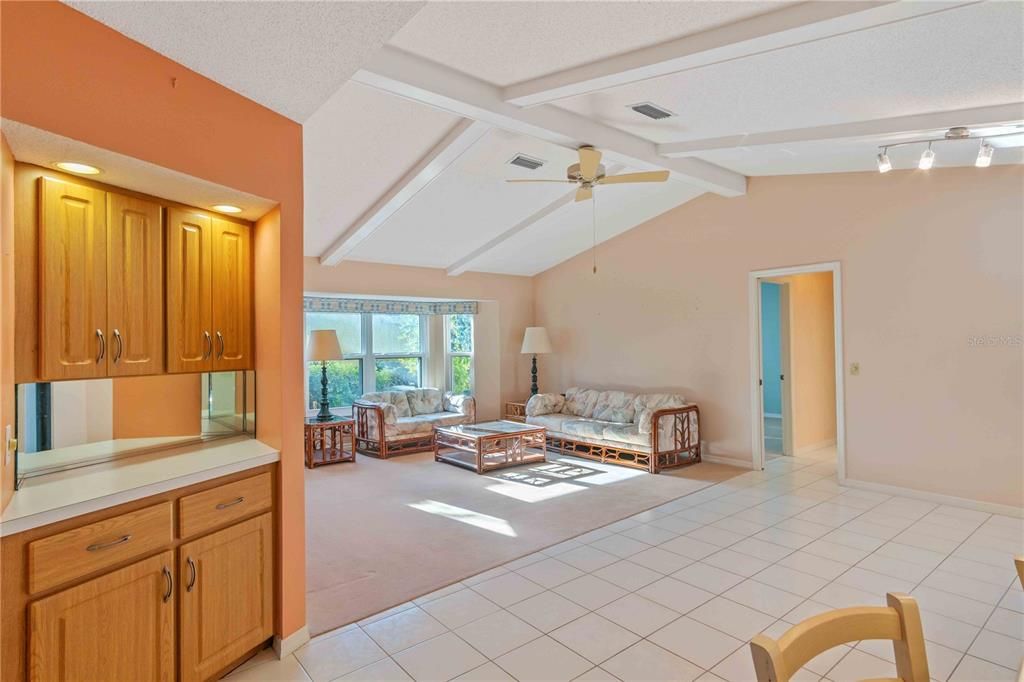 На продажу: $375,000 (3 спален, 2 ванн, 2147 Квадратных фут)