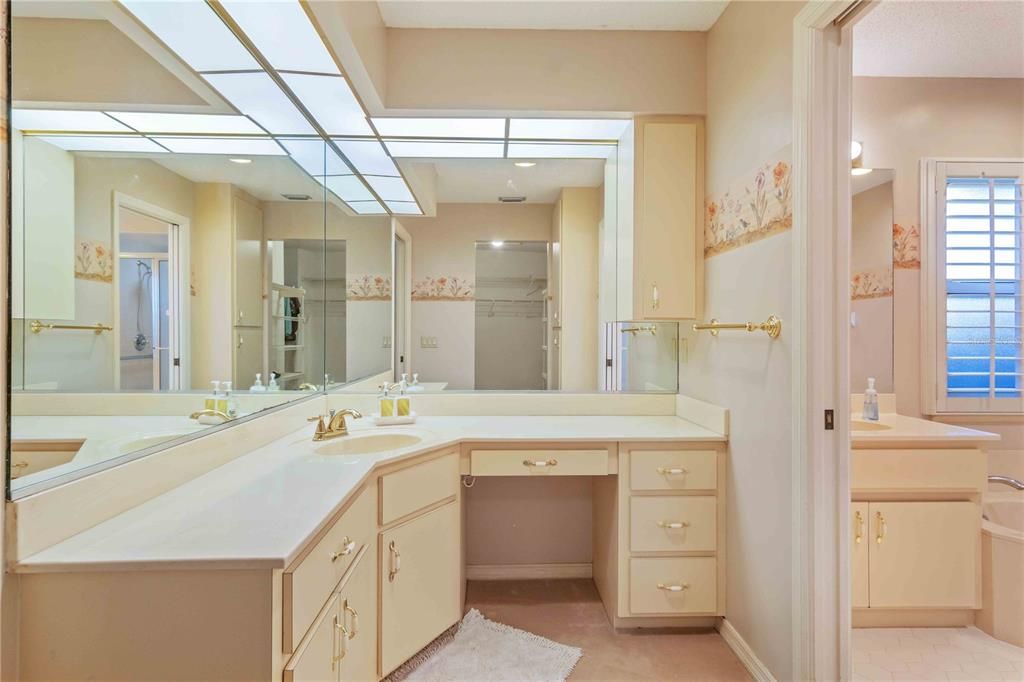 На продажу: $375,000 (3 спален, 2 ванн, 2147 Квадратных фут)