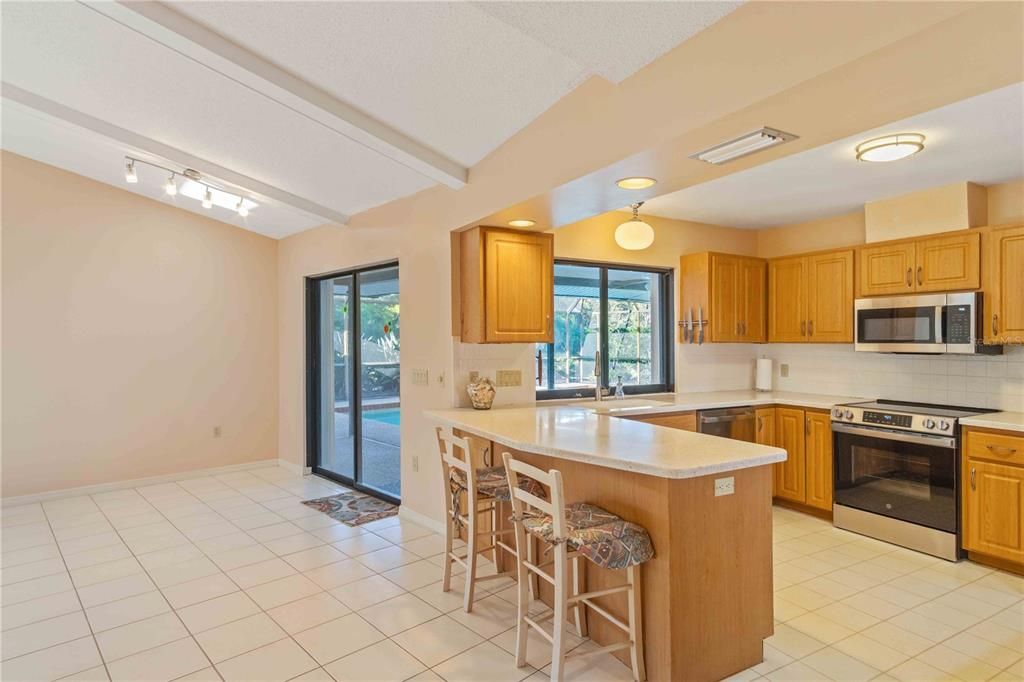 На продажу: $375,000 (3 спален, 2 ванн, 2147 Квадратных фут)