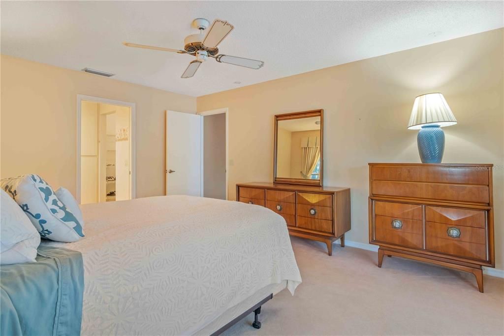 На продажу: $375,000 (3 спален, 2 ванн, 2147 Квадратных фут)