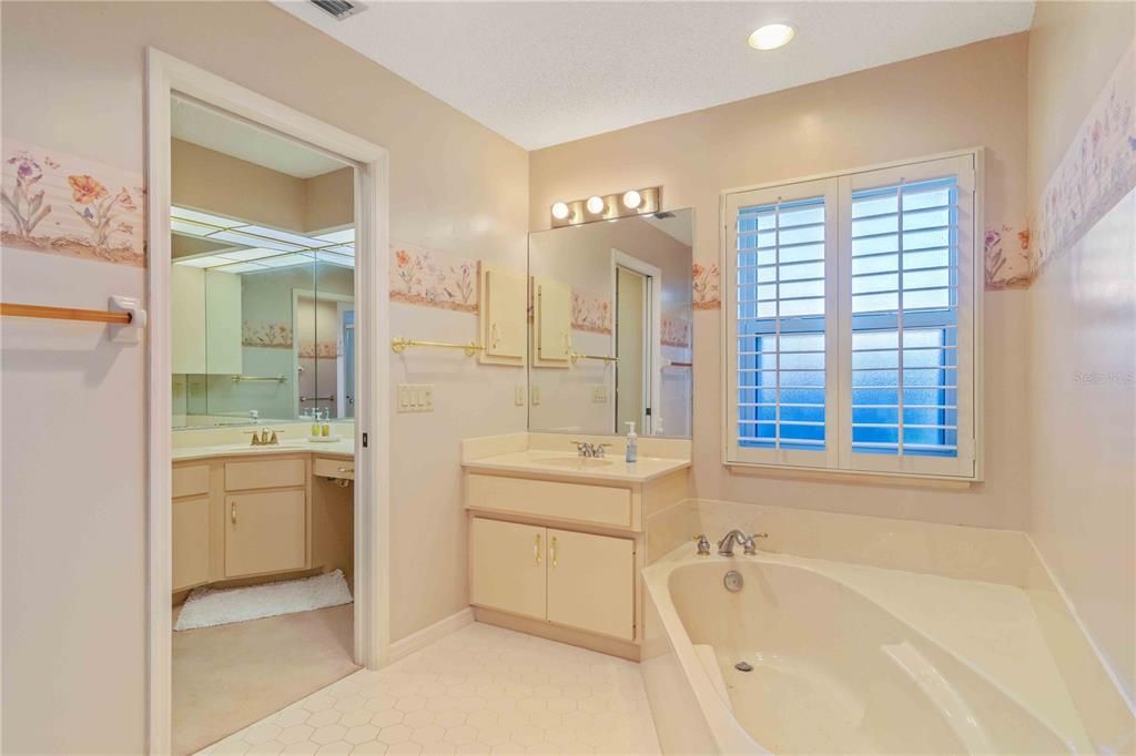 На продажу: $375,000 (3 спален, 2 ванн, 2147 Квадратных фут)