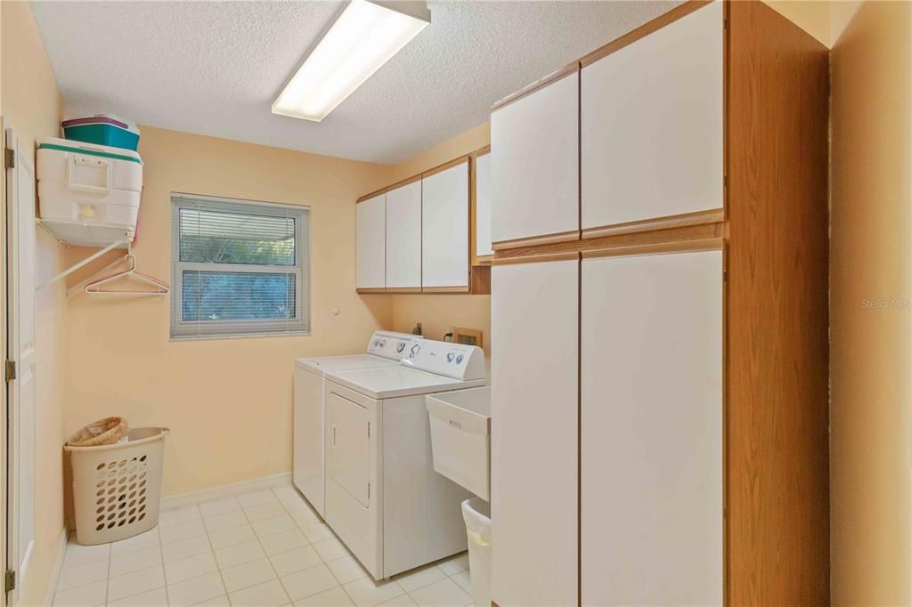 На продажу: $375,000 (3 спален, 2 ванн, 2147 Квадратных фут)