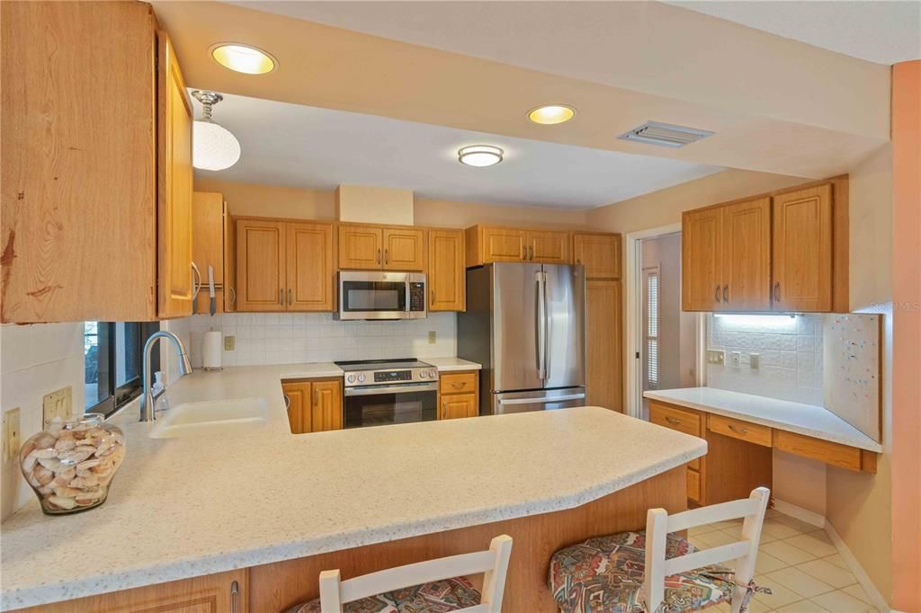 На продажу: $375,000 (3 спален, 2 ванн, 2147 Квадратных фут)