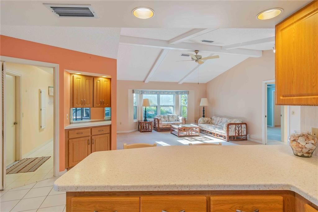 На продажу: $375,000 (3 спален, 2 ванн, 2147 Квадратных фут)