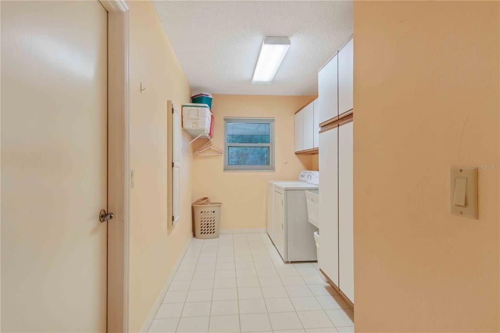 На продажу: $375,000 (3 спален, 2 ванн, 2147 Квадратных фут)