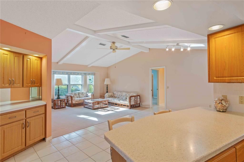 На продажу: $375,000 (3 спален, 2 ванн, 2147 Квадратных фут)