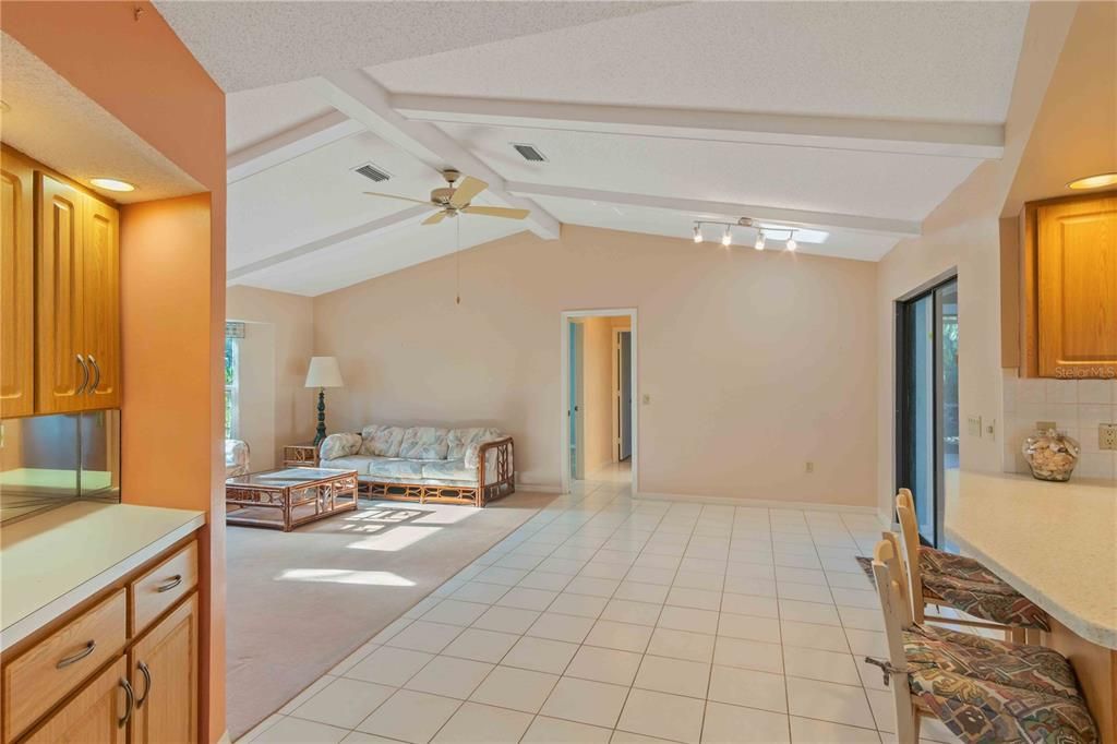 На продажу: $375,000 (3 спален, 2 ванн, 2147 Квадратных фут)