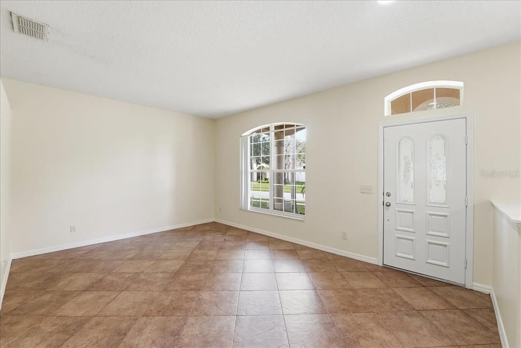 出租: $2,695 (4 贝兹, 2 浴室, 2520 平方英尺)