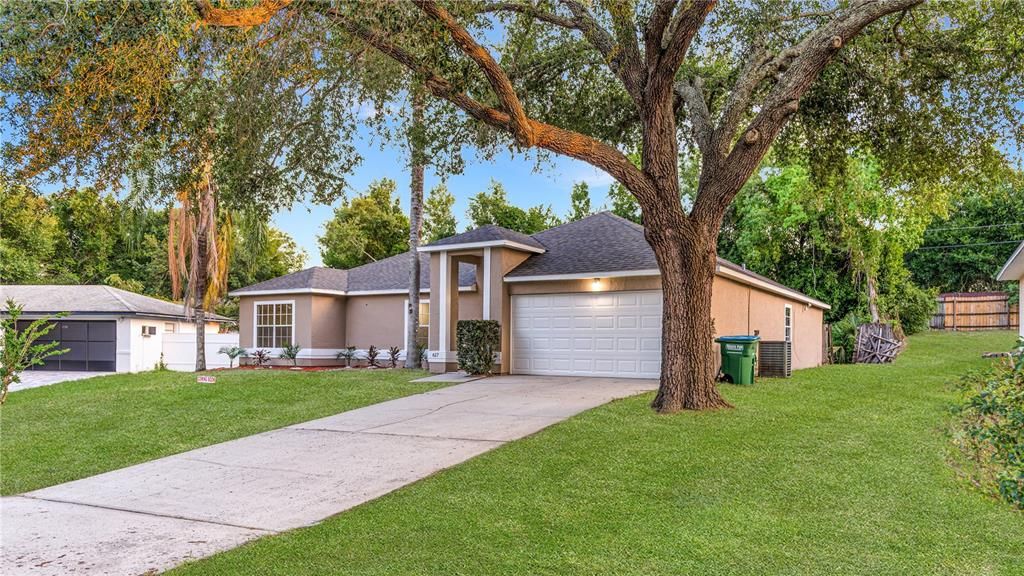 For Sale: $300,000 (3 beds, 2 baths, 1732 Square Feet)