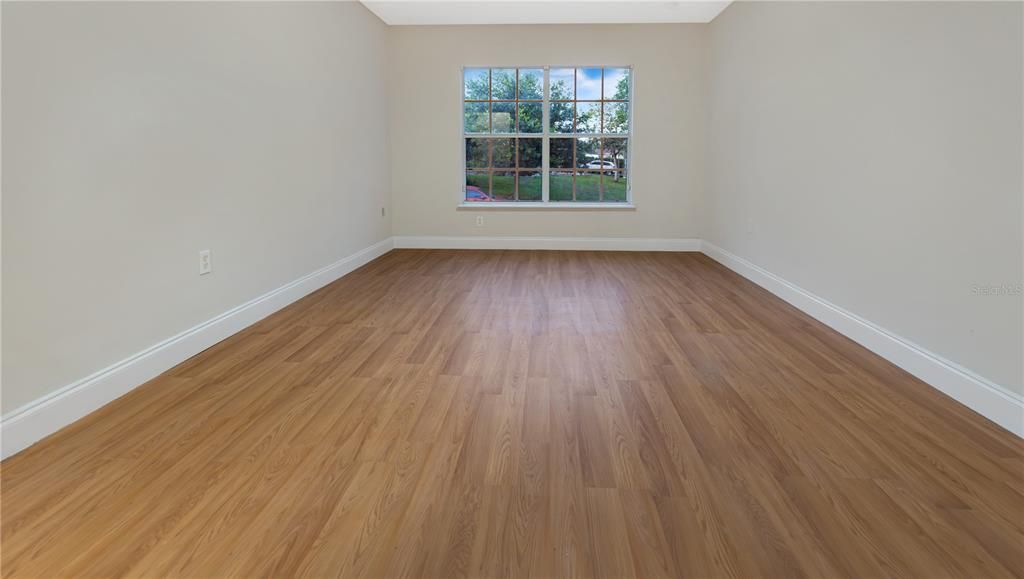 For Sale: $300,000 (3 beds, 2 baths, 1732 Square Feet)