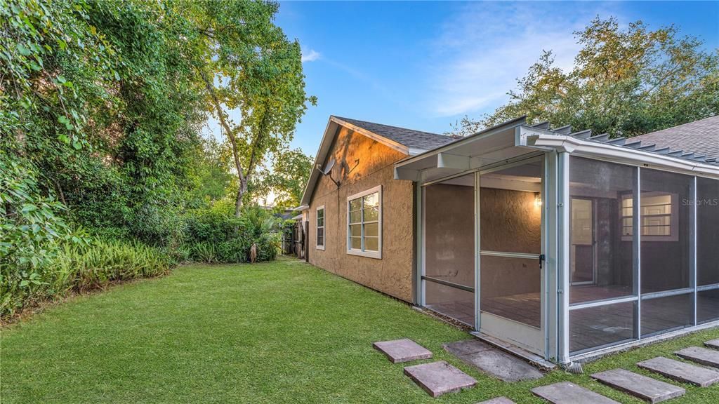 For Sale: $300,000 (3 beds, 2 baths, 1732 Square Feet)