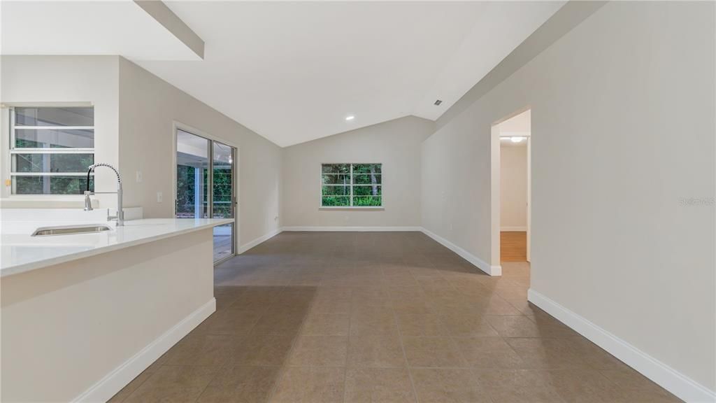 For Sale: $300,000 (3 beds, 2 baths, 1732 Square Feet)