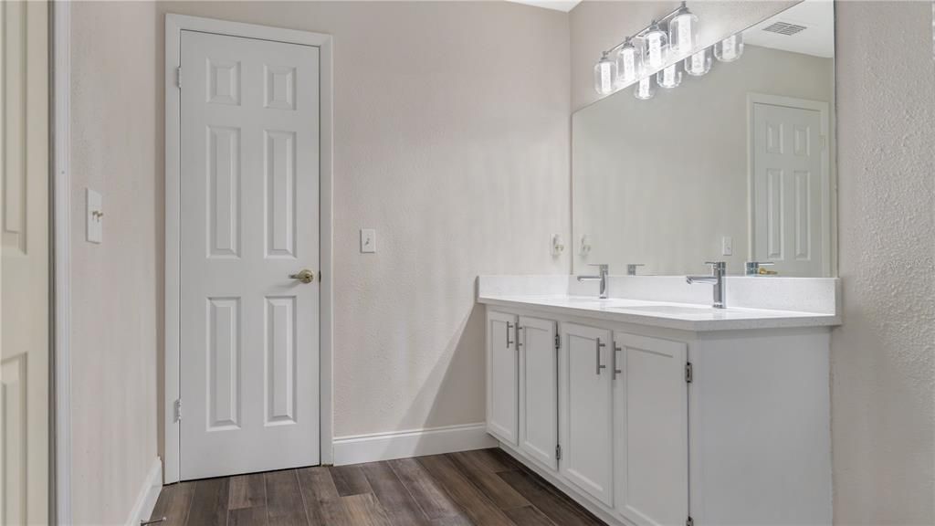 For Sale: $300,000 (3 beds, 2 baths, 1732 Square Feet)