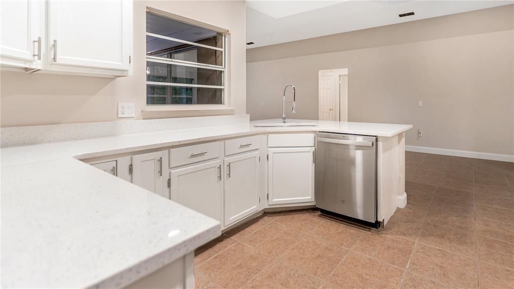 For Sale: $300,000 (3 beds, 2 baths, 1732 Square Feet)