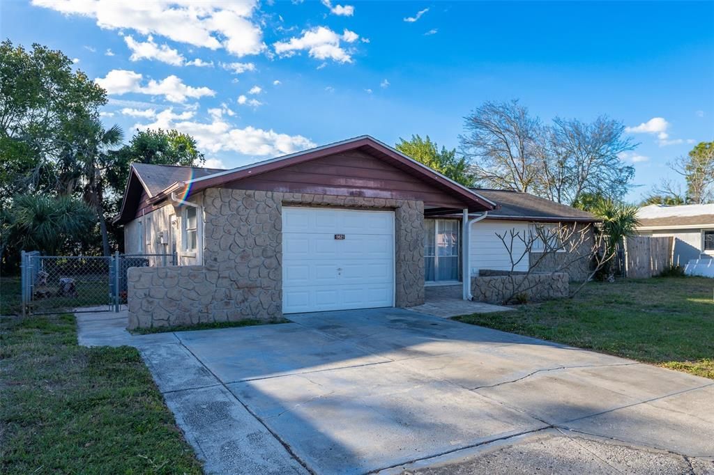 For Sale: $210,000 (3 beds, 2 baths, 1298 Square Feet)
