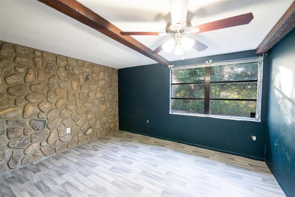 For Sale: $210,000 (3 beds, 2 baths, 1298 Square Feet)