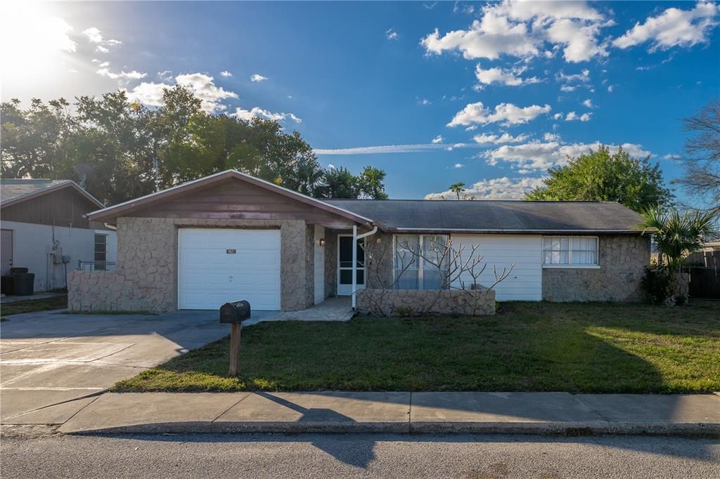 For Sale: $210,000 (3 beds, 2 baths, 1298 Square Feet)