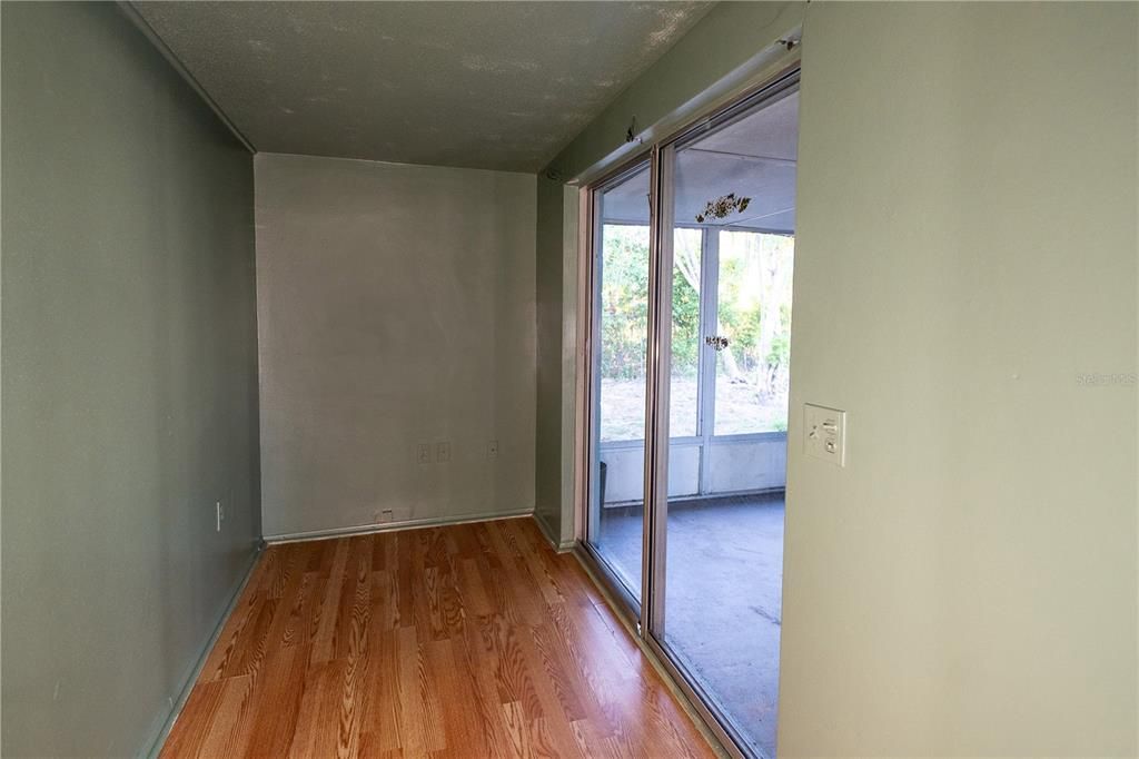 For Sale: $210,000 (3 beds, 2 baths, 1298 Square Feet)